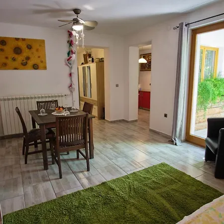 Apartment Apartma Pic Ros *